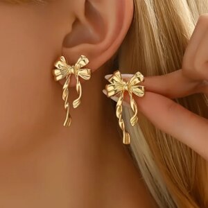 Fashionable Bow, Personalized and Trendy Women's Earrings, Ear Studs with A Sense of Niche Design