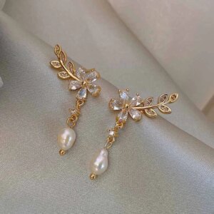 Luxury Imitation Pearl Zircon Stud Earrings For Women Fashion Flower Leaf Earrings Elegant Ear Stud Party Wedding Jewelry