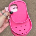 INS Cute Funny Hole Slippers Phone Case For iPhone 16 Pro Case iPhone 13 15 11 12 14 Pro Max Summer Design Silicone Soft Cover