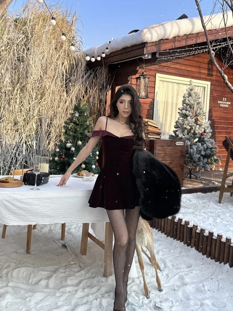 French Style 2024 Hepburn Mini Dress | Vintage Velvet Suspender Off-Shoulder Slim Elegant Party Dress - Image 5