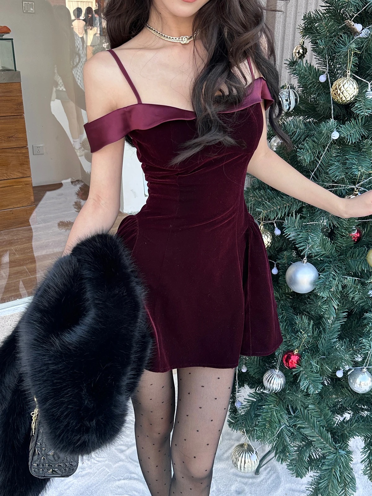 French Style 2024 Hepburn Mini Dress | Vintage Velvet Suspender Off-Shoulder Slim Elegant Party Dress - Image 3