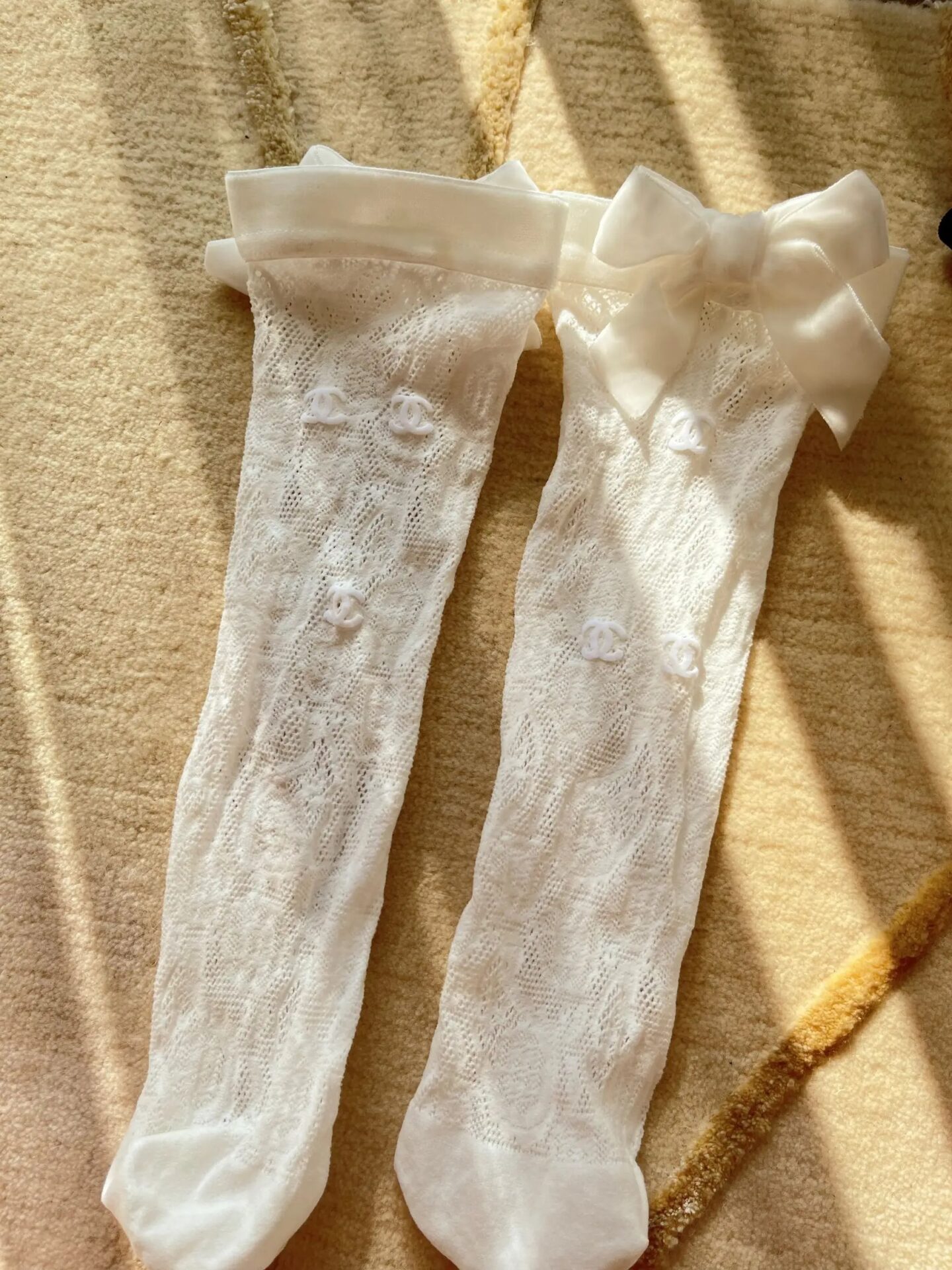 Jennie 22B White Lace Knee-High Socks – Bow Tie Lolita JK Style Velvet Logo Socks - Image 3